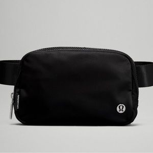 🖤NWT lululemon everywhere belt bag black🖤